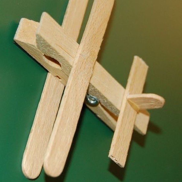 کاردستی هواپیما با گیره چوبی — کاردستی باهوشک